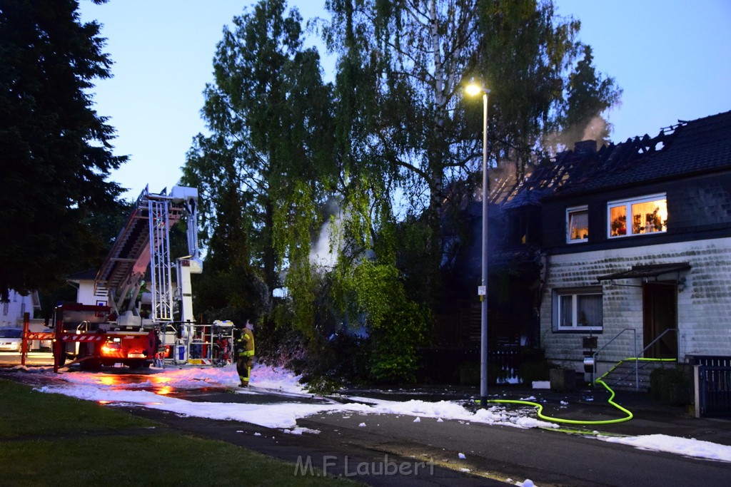 Grossfeuer Einfamilienhaus Siegburg Muehlengrabenstr P0715.JPG - Miklos Laubert